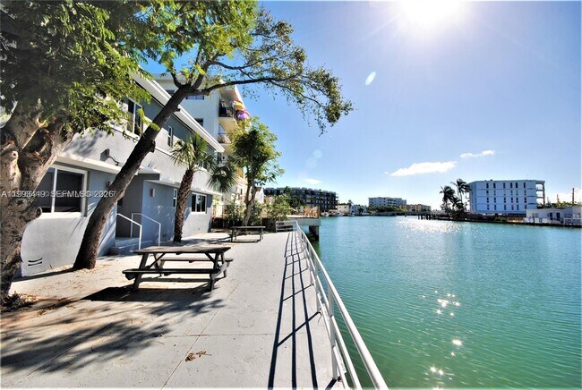 Photo - 8260 Byron Ave Unidad 3