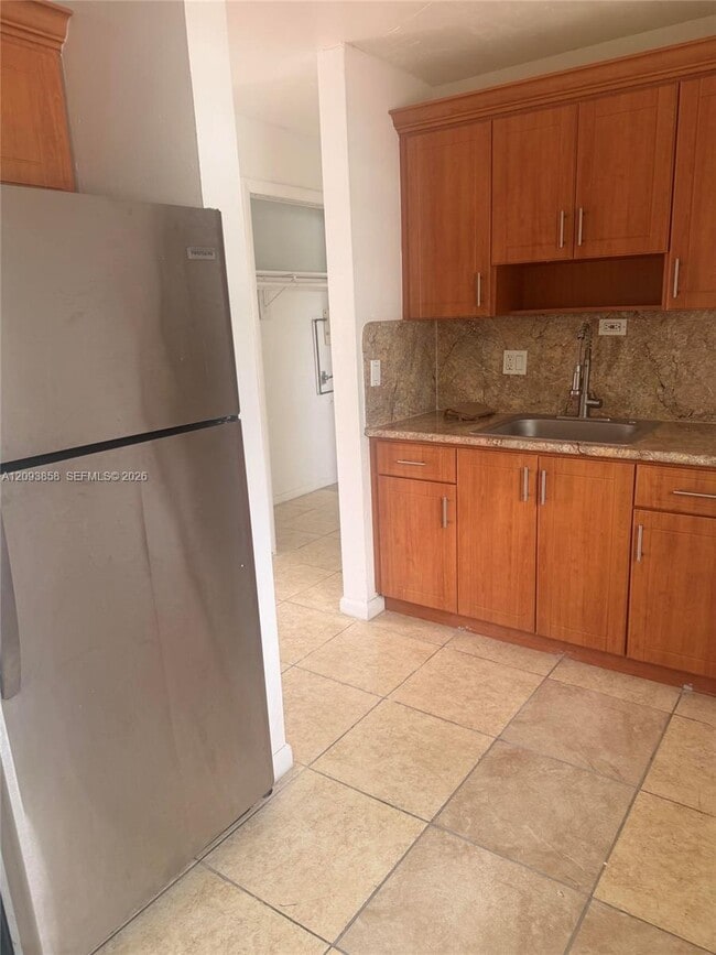 1945 SW 5th Pl Unidad 5