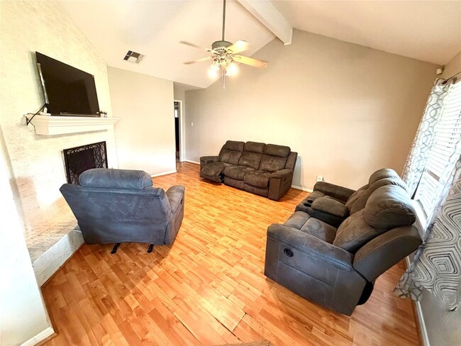 Photo - 4808 Fairhaven St