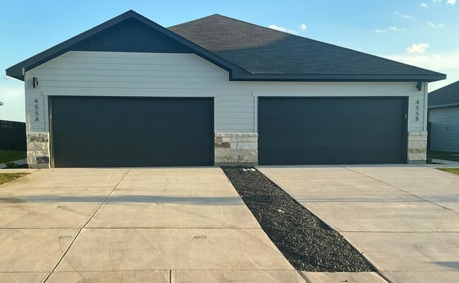 Building Photo - 455 Cross Barn Blvd Unit 455 Cross Barn Blvd  A