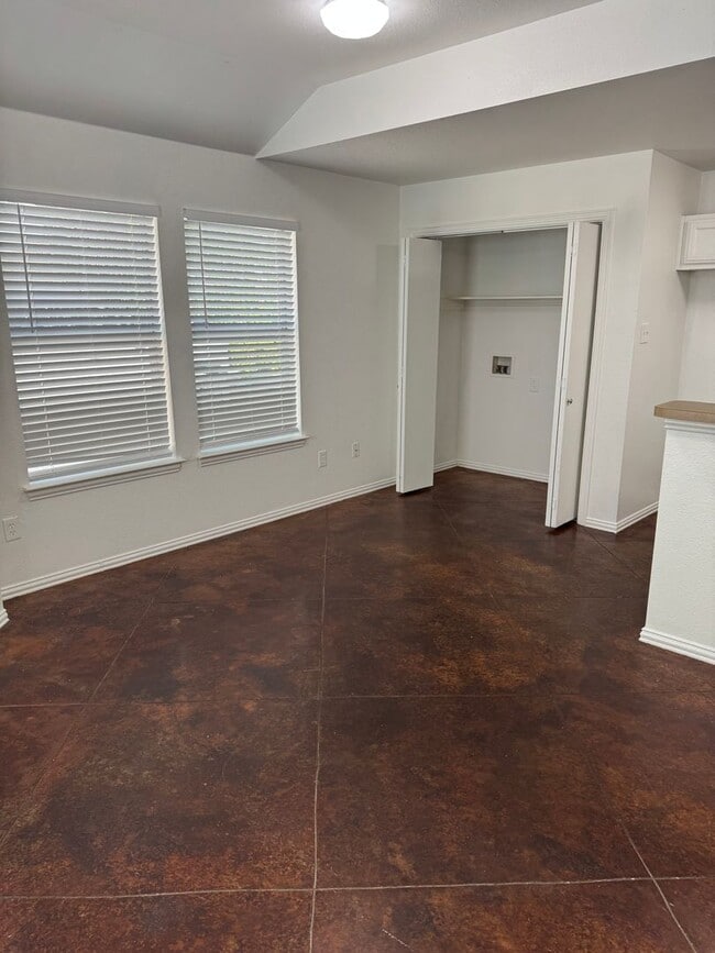 Photo - 521 Oakwood Ln Unit 521 A Oakwood