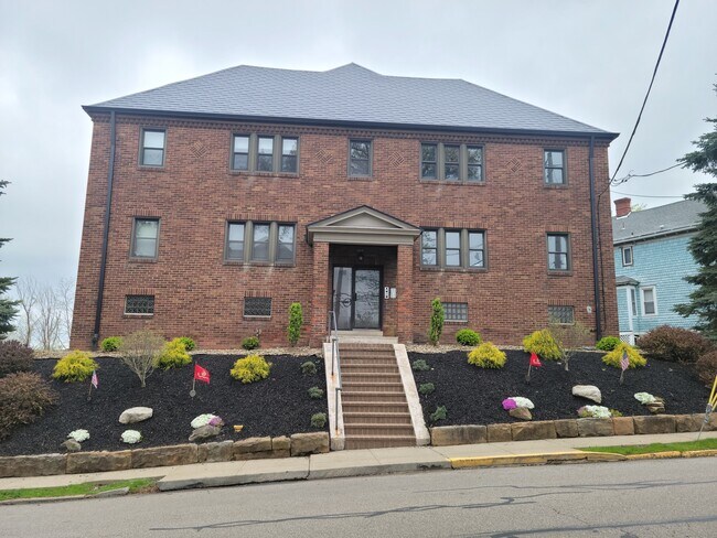 Building front - Ridgewood Ave Apartments