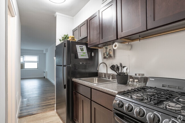 1BR, 1BA - 525SF