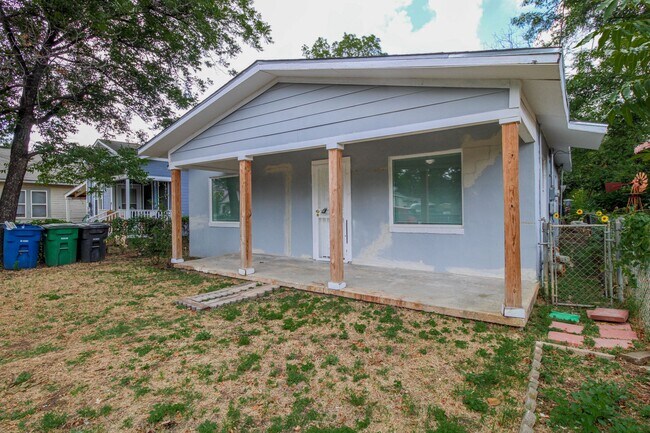 Photo - 530 Mercedes St