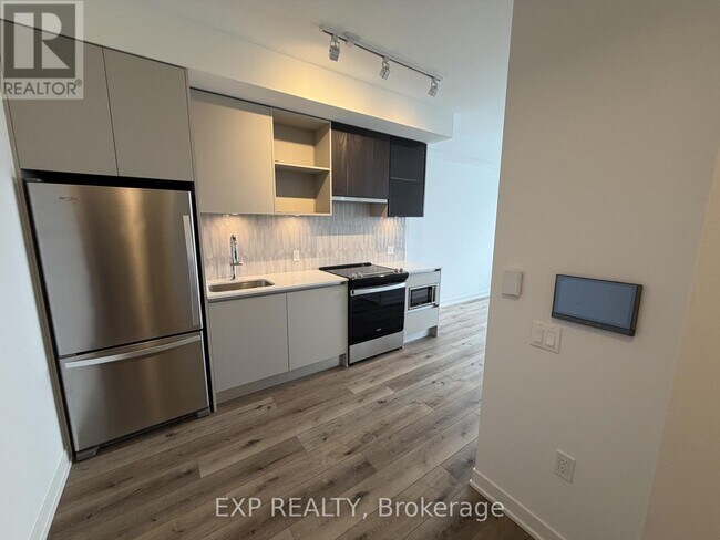 Photo - 395 Dundas St W Unit 628