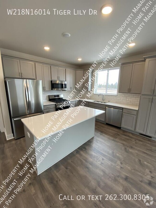 Building Photo - W218N16014 Tiger Lily Dr Rental