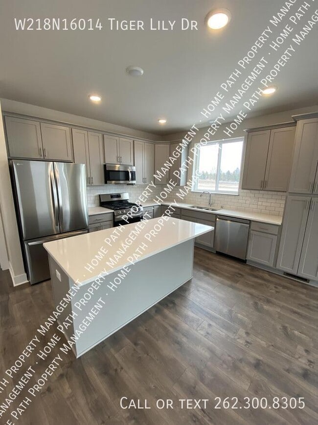 Photo - W218N16014 Tiger Lily Dr House