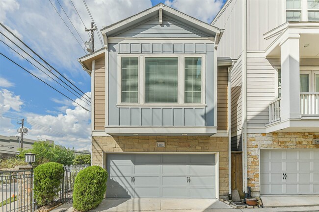 Photo - 737 Dorothy St