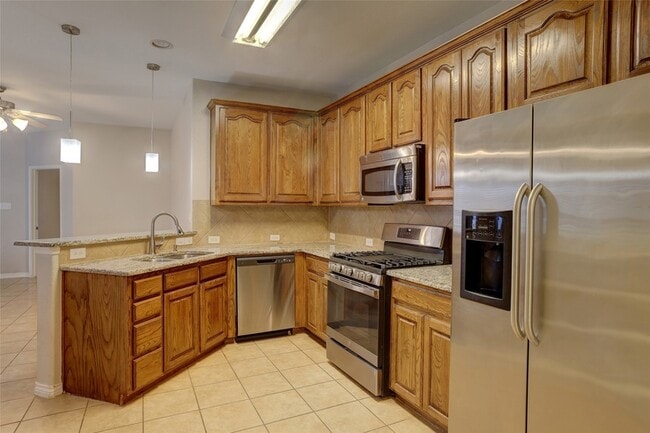 Photo - 5916 Round Up Ln