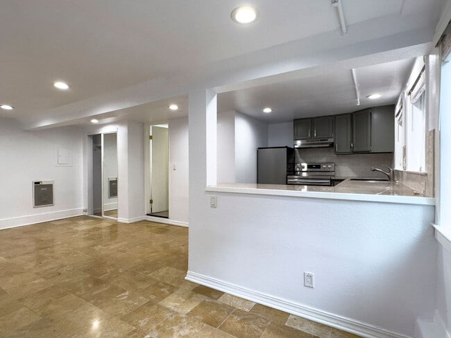 Photo - 344a Utah St