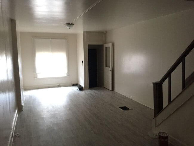 Building Photo - Great Druid Hill Home