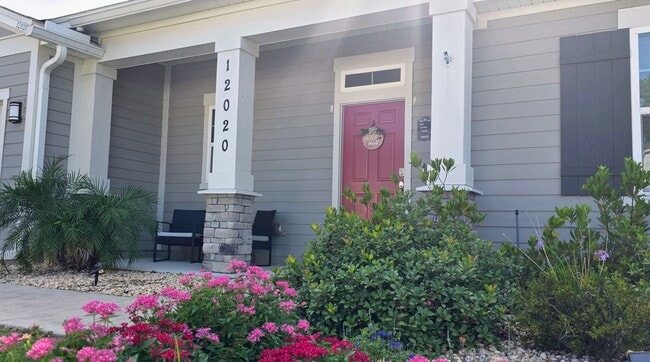 Building Photo - 3 bedroom 2 bath Open Floor Plan! Rental