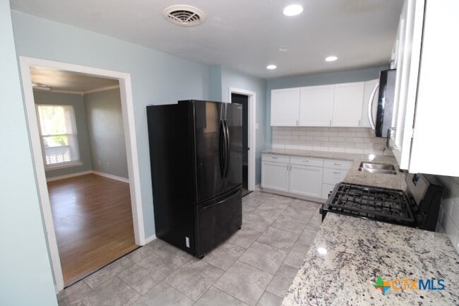 Building Photo - 105 E Avenue A Rental