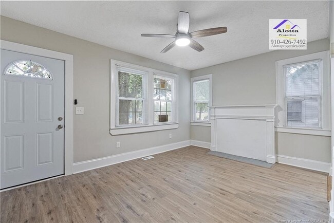 Photo - 207 S Windsor Dr