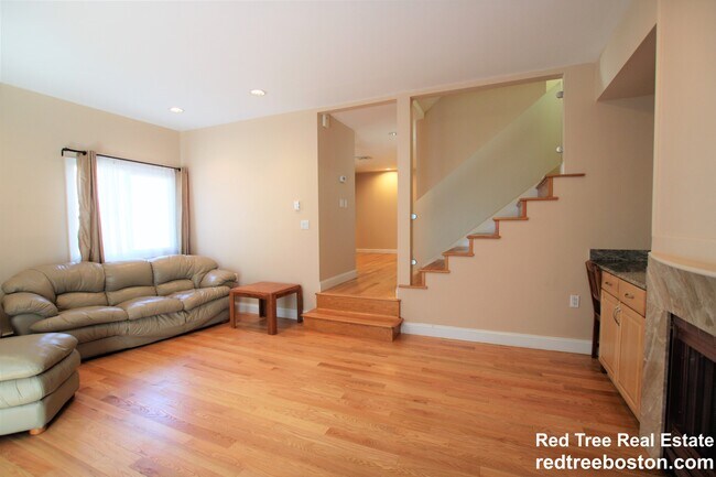 50 Undine Rd
