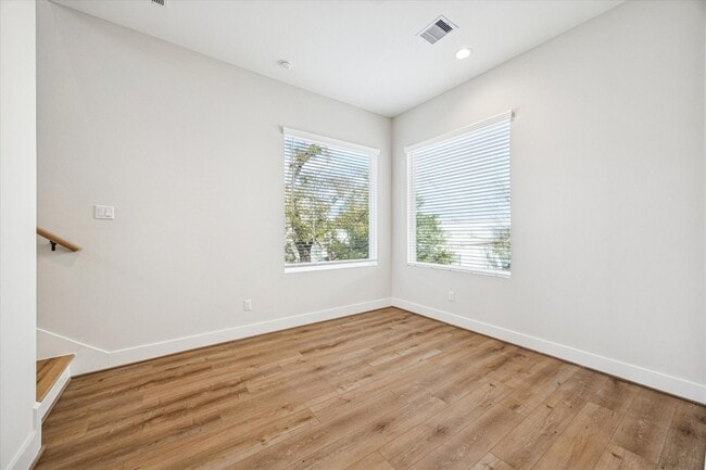 Photo - 520 Janisch Rd