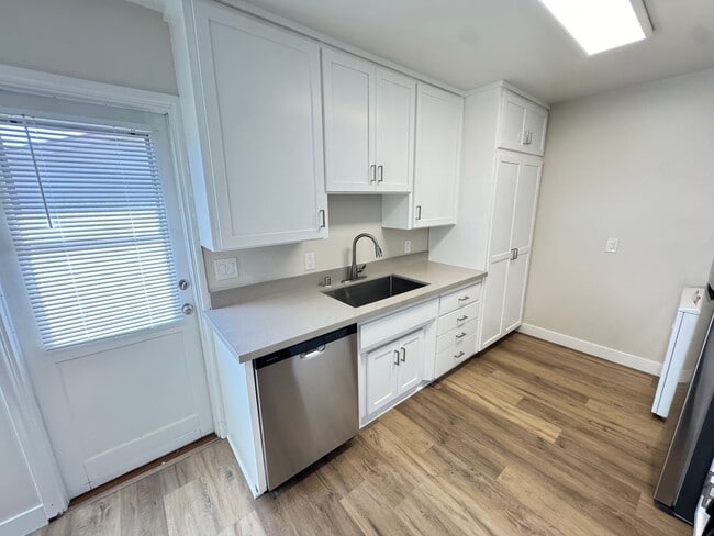 Photo - Charming 1 Bedroom unit, completely remode... Unit Oak 286