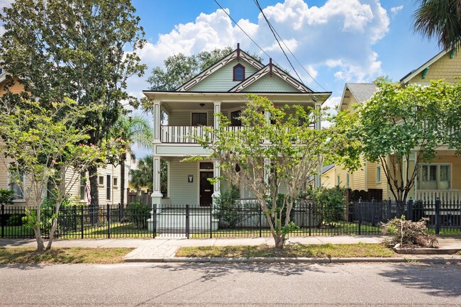Building Photo - Charming 4 Bedroom 3 Bathroom Historical H... Rental