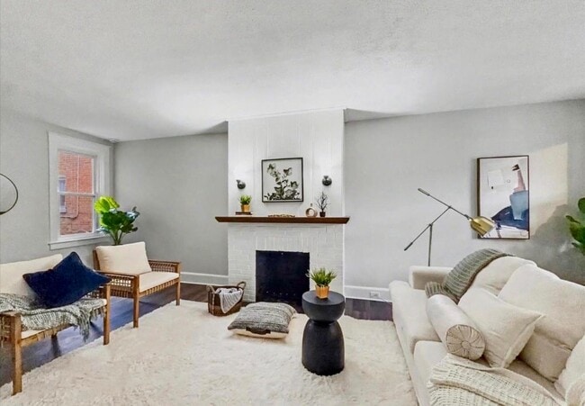 Photo - 596 N Plum St