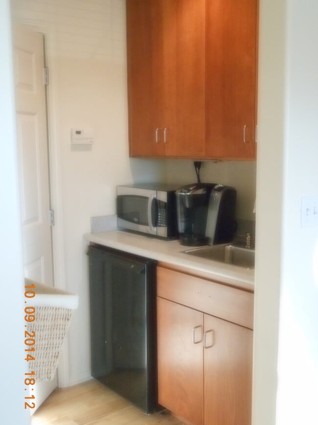 Kitchenette - 2121 Pine St Unit C