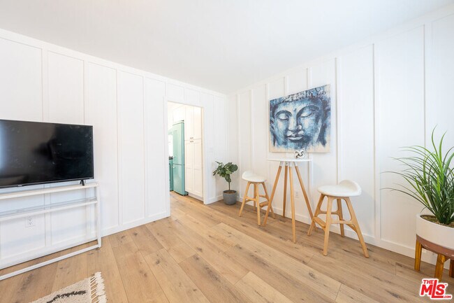 Photo - 314 N Venice Blvd