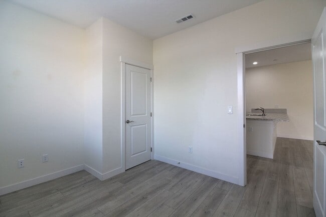 Photo - 1073 S Cedar Pl