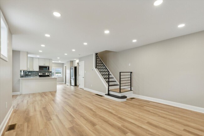 Building Photo - 327 E 10th Ave Unit 1 Rental