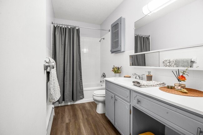 Williamsburg & Portage Pointe Apartments