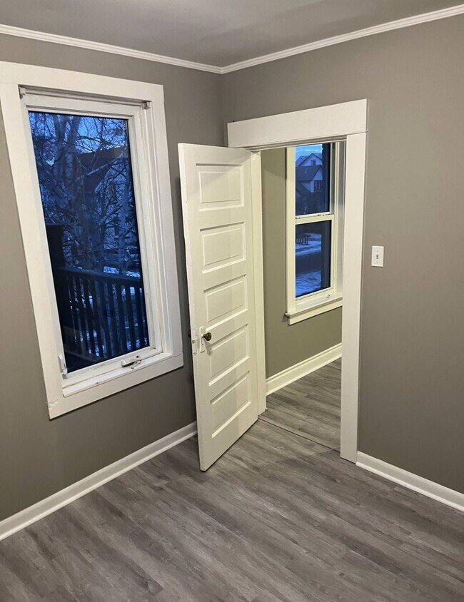 Photo - 336-336 Harold St N