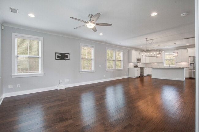 Photo - 860 W Madison Ave