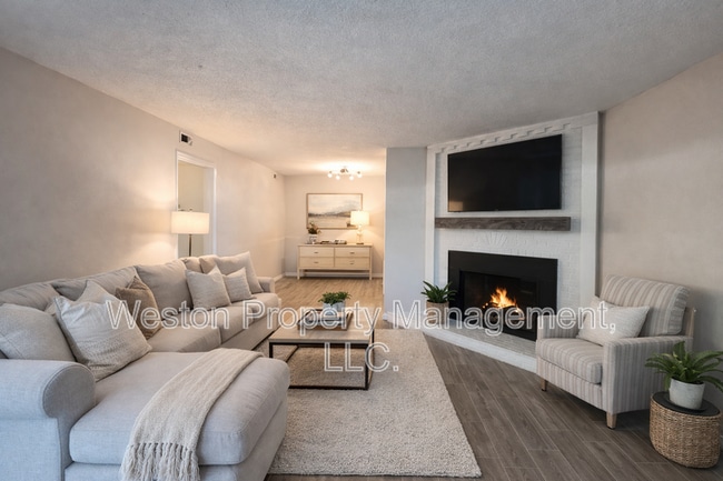 Photo - 6032 Northwest Expy Unit B