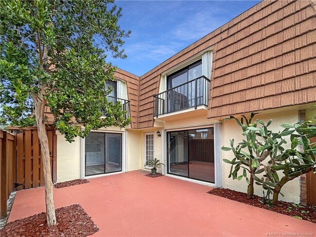 Building Photo - 3900 SE County Line Rd