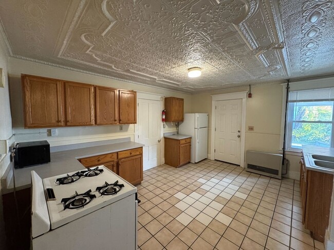 Building Photo - 16 Union St Unit 3