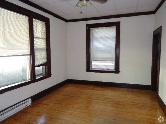 Building Photo - 109 E Gorham St Unit 1 Rental