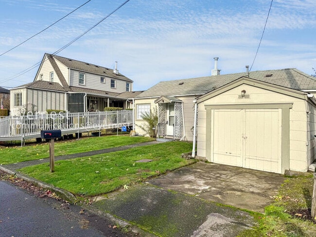 Photo - 509 3rd St SW