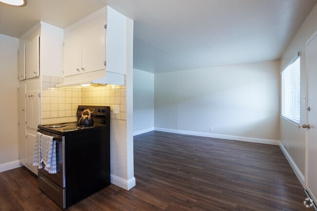 1BR, 1BA - 500SF - Living Room