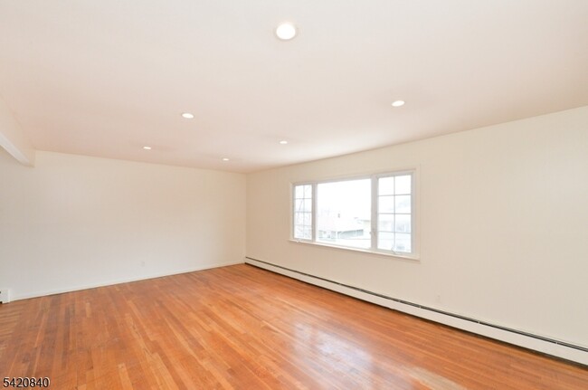 Photo - 100 Eastern Wy