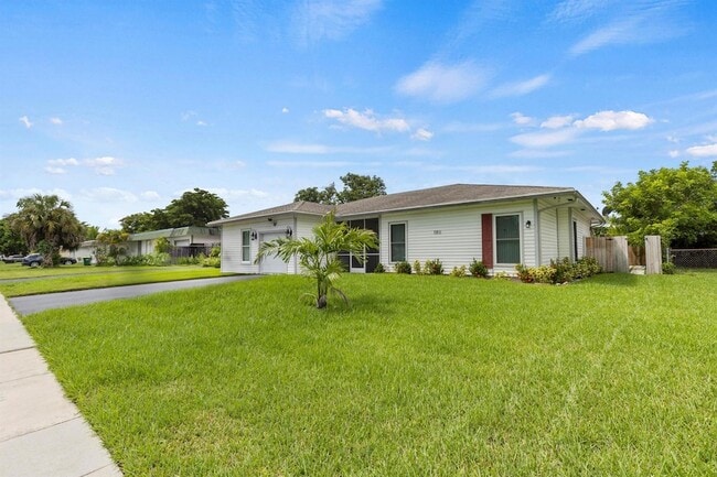 Building Photo - 7811 NW 68th Ave Rental