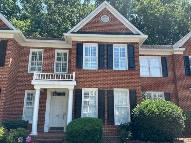 Building Photo - Stunning Townhome - Irving Park