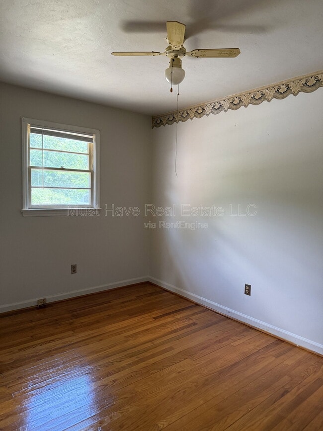 Photo - 186 Eastview St