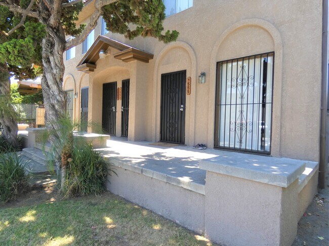 Photo - 1555 Linden Ave Unit A