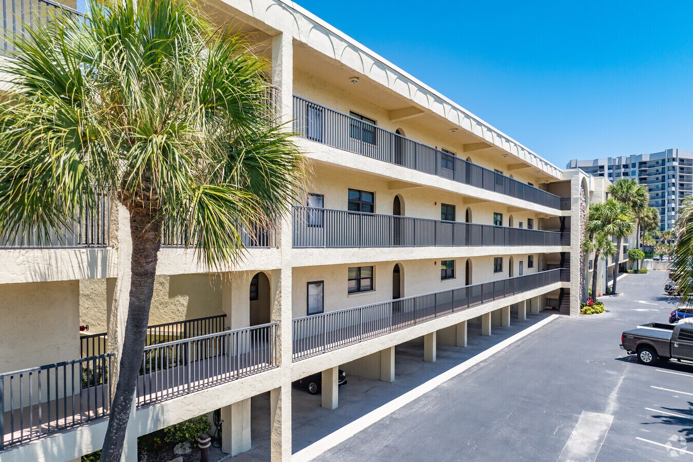 3500 Gulf Blvd Belleair Beach, FL - Montmartre Condominiums