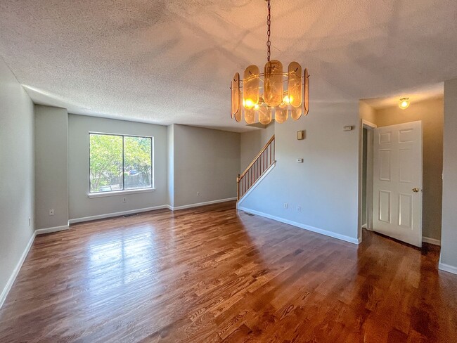 2 Bed/ 1.5 Bath- Renovated Duplex Condo W/... - 2 Bed/ 1.5 Bath- Renovated Duplex Condo W/...