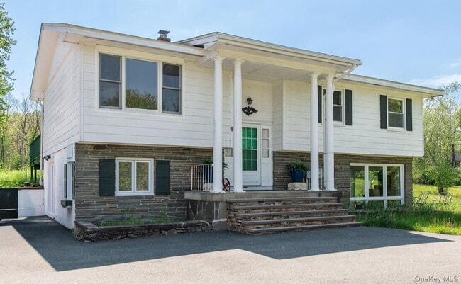 Photo - 1360 Centre Rd