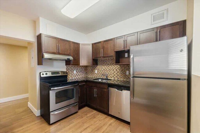 Photo - 375-375 Stradbrook Ave