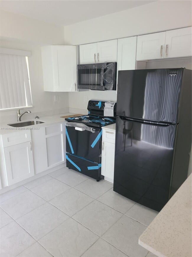 Building Photo - 820 SW 29th St Unit C Rental