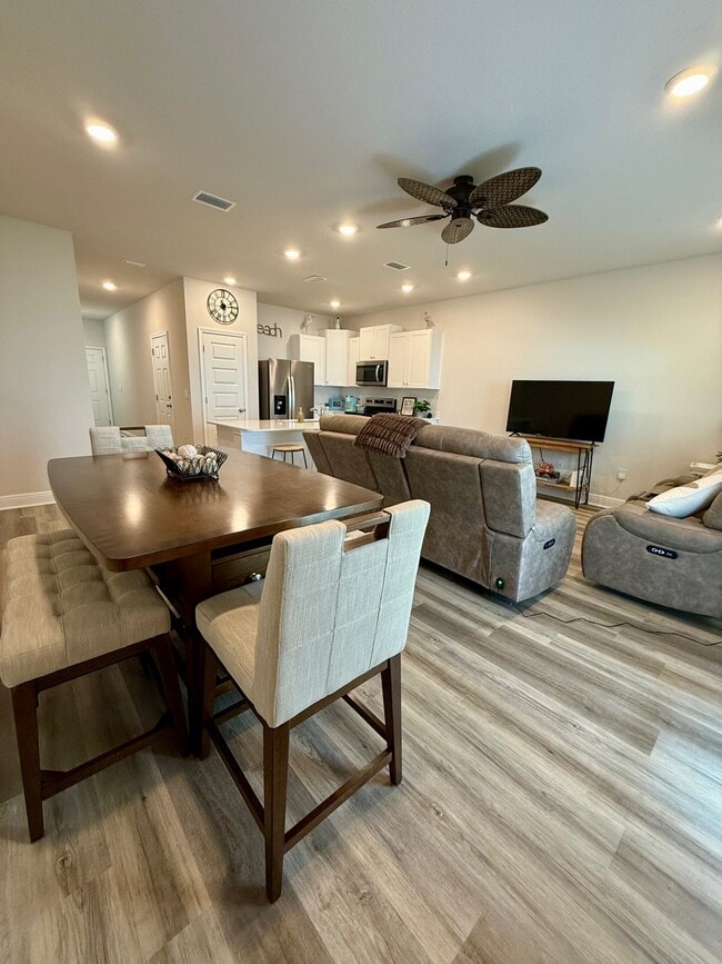 Photo - 5676 Sandy Walk St