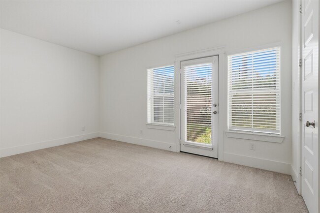 Photo - 821 Algona Ave