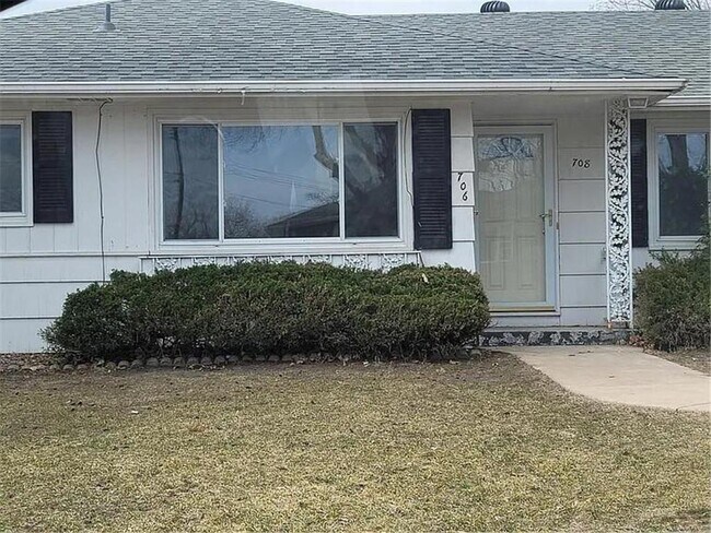 Building Photo - 706 Robinwood Ln