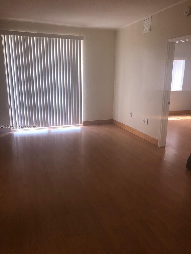 Photo - 816 NW 11th St Unidad 309